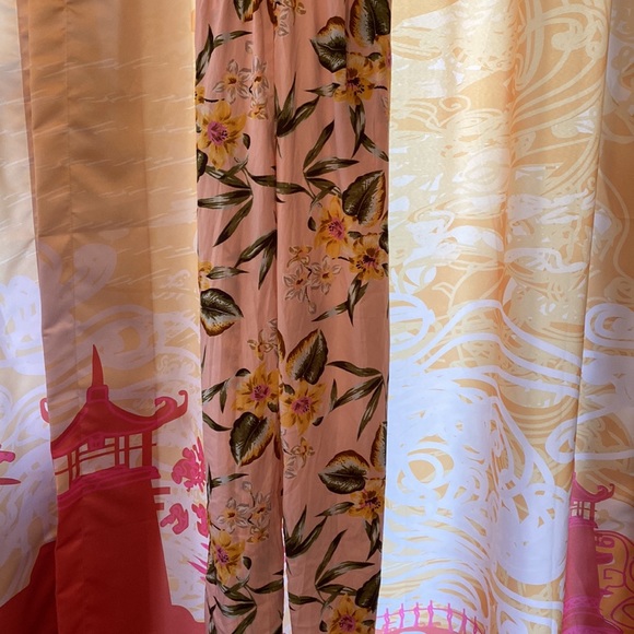 •BAND OF GYPSIES• PINK FLORAL ROMPER SIZE MED SPAGHETTI STRAPS BUILT IN BRA - Picture 3 of 7